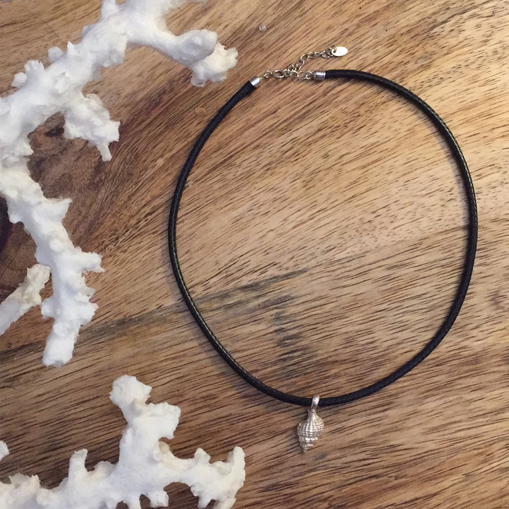 NEW never worn Silver Shell🐚 Necklace